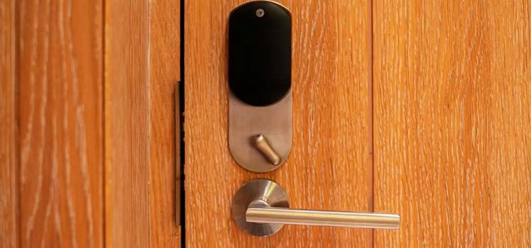 Automatic Locking Door Knob Roseland